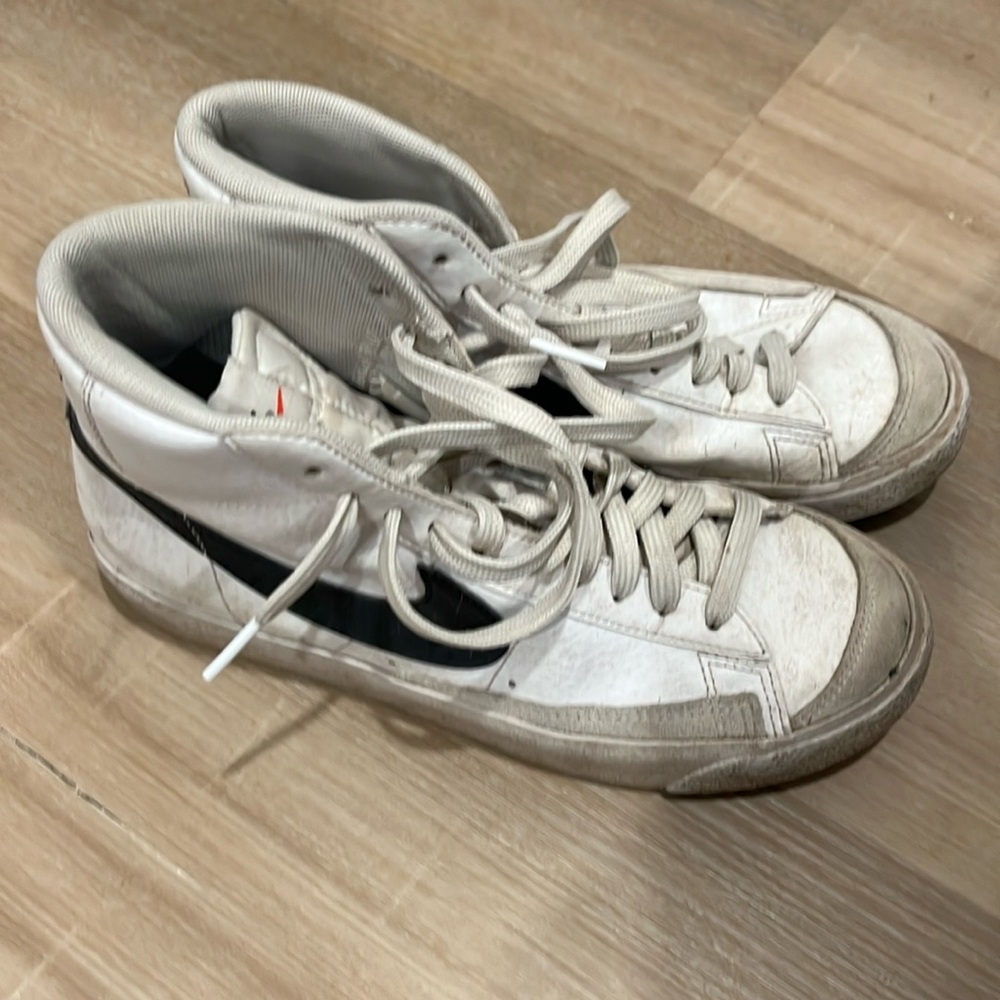 Nike sneakers woman’s size 5